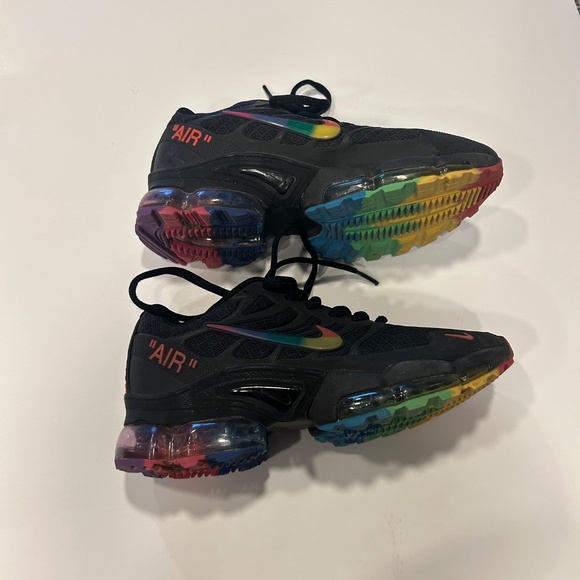 Used Kids Nikes Size 5.5 - Picture 2 of 3